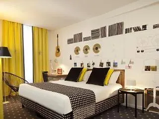 فندق دو تريانغل دور 3*